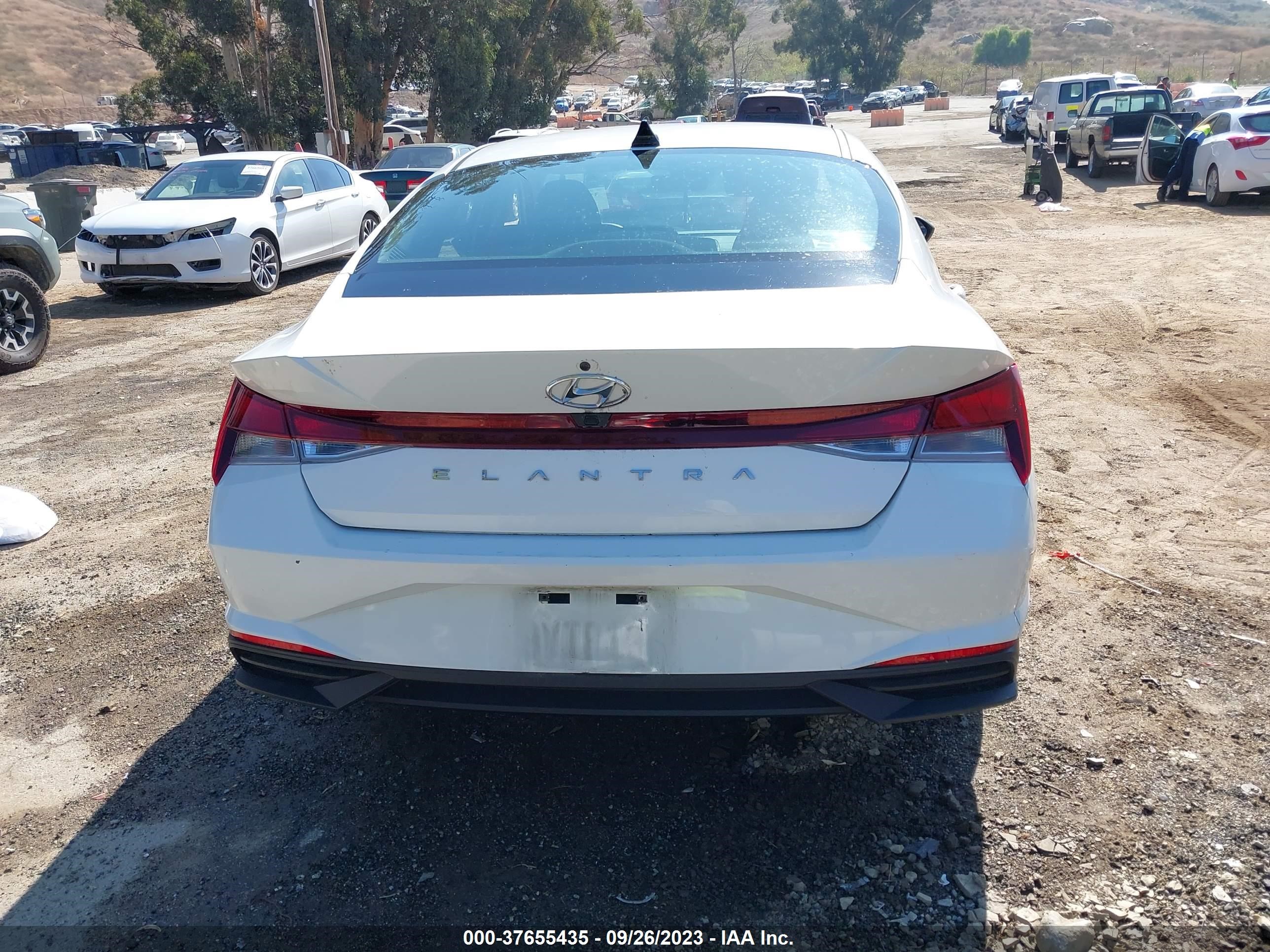 Photo 15 VIN: 5NPLM4AG6NH064204 - HYUNDAI ELANTRA 