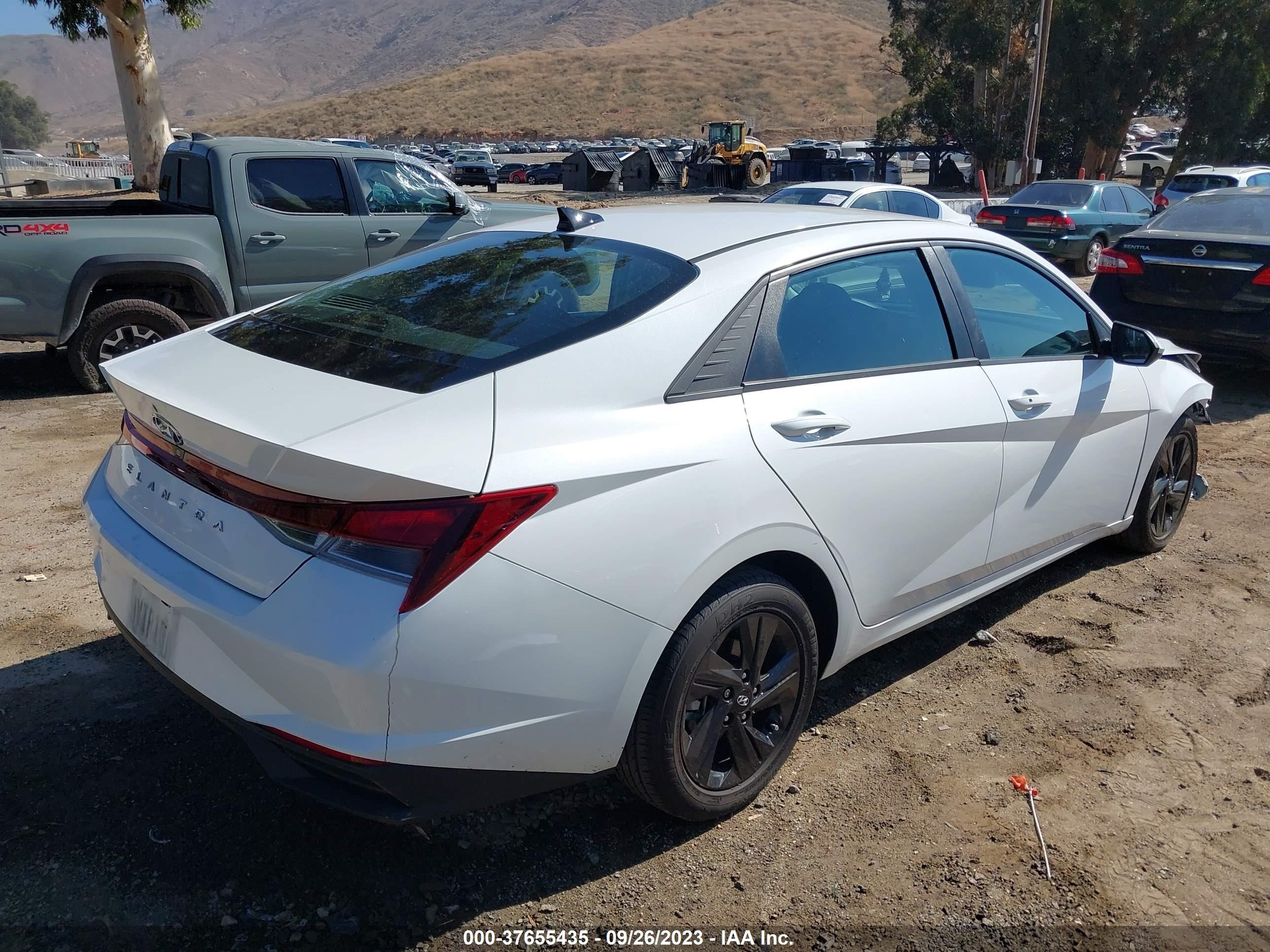 Photo 3 VIN: 5NPLM4AG6NH064204 - HYUNDAI ELANTRA 