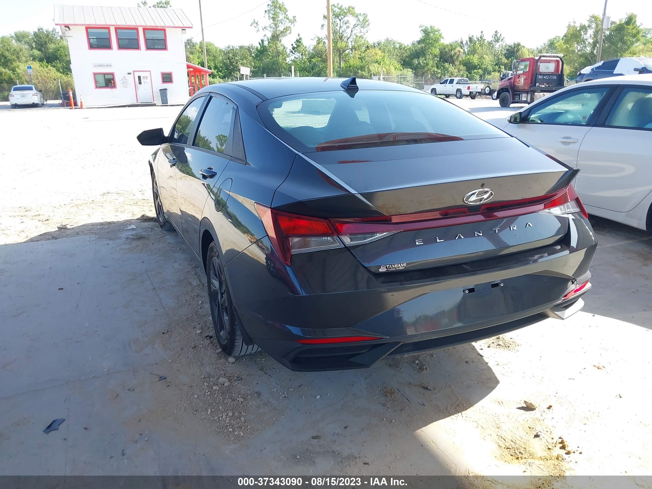 Photo 2 VIN: 5NPLM4AG6NH077857 - HYUNDAI ELANTRA 