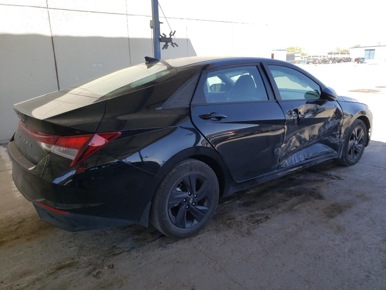 Photo 2 VIN: 5NPLM4AG6NH083190 - HYUNDAI ELANTRA 