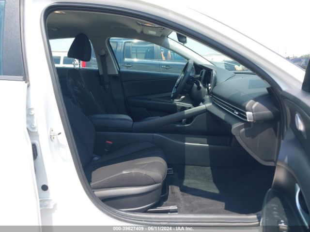 Photo 4 VIN: 5NPLM4AG6PH101562 - HYUNDAI ELANTRA 