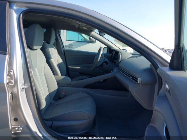 Photo 4 VIN: 5NPLM4AG7MH003216 - HYUNDAI ELANTRA 