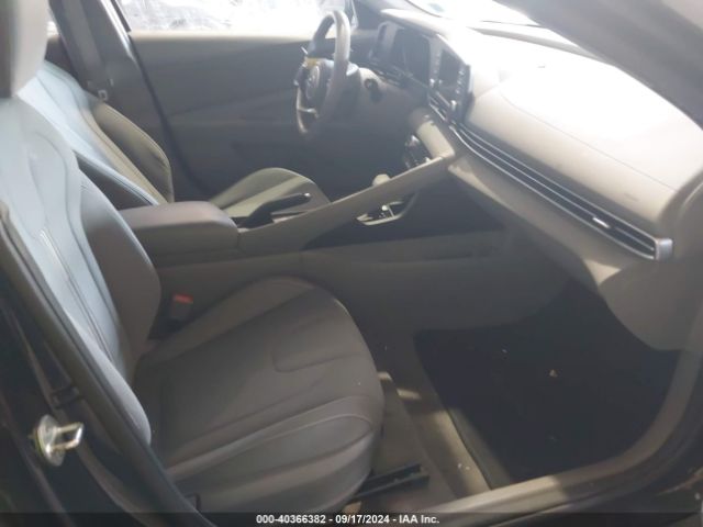 Photo 4 VIN: 5NPLM4AG7MH003331 - HYUNDAI ELANTRA 