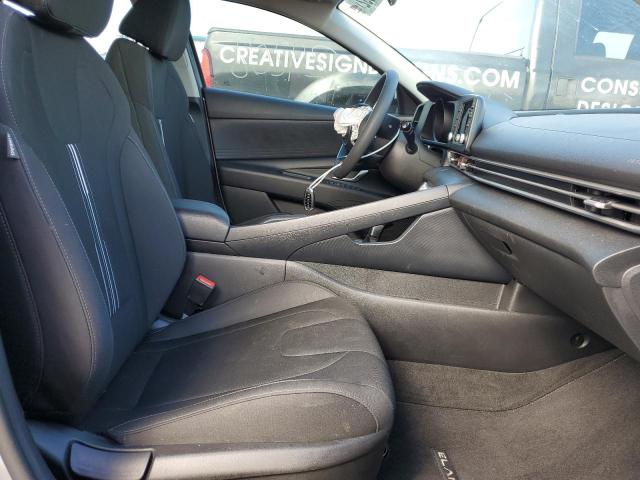 Photo 4 VIN: 5NPLM4AG7MH027645 - HYUNDAI ELANTRA SE 