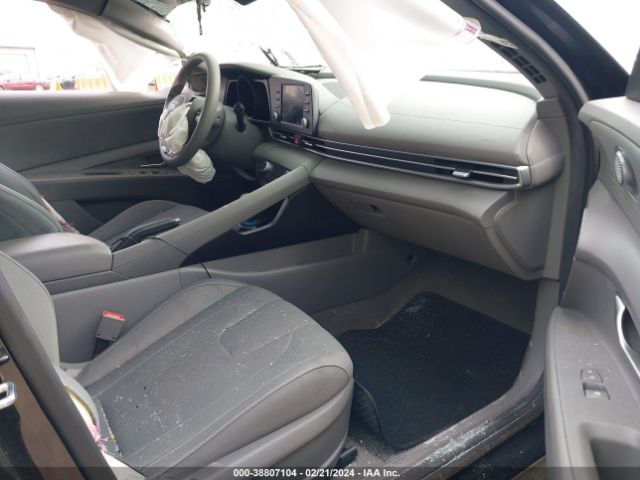 Photo 4 VIN: 5NPLM4AG7MH046390 - HYUNDAI ELANTRA 