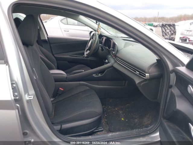 Photo 4 VIN: 5NPLM4AG7NH071100 - HYUNDAI ELANTRA 