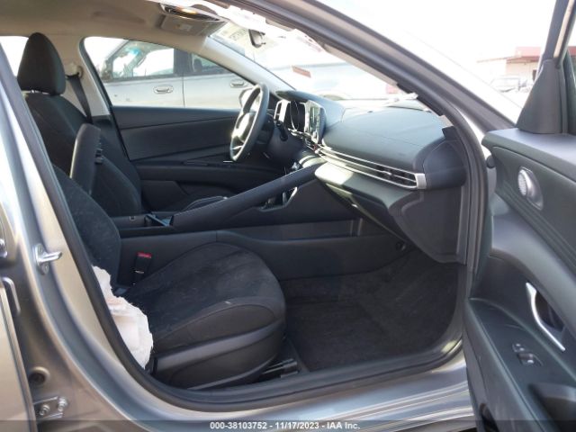 Photo 4 VIN: 5NPLM4AG8PH100316 - HYUNDAI ELANTRA 