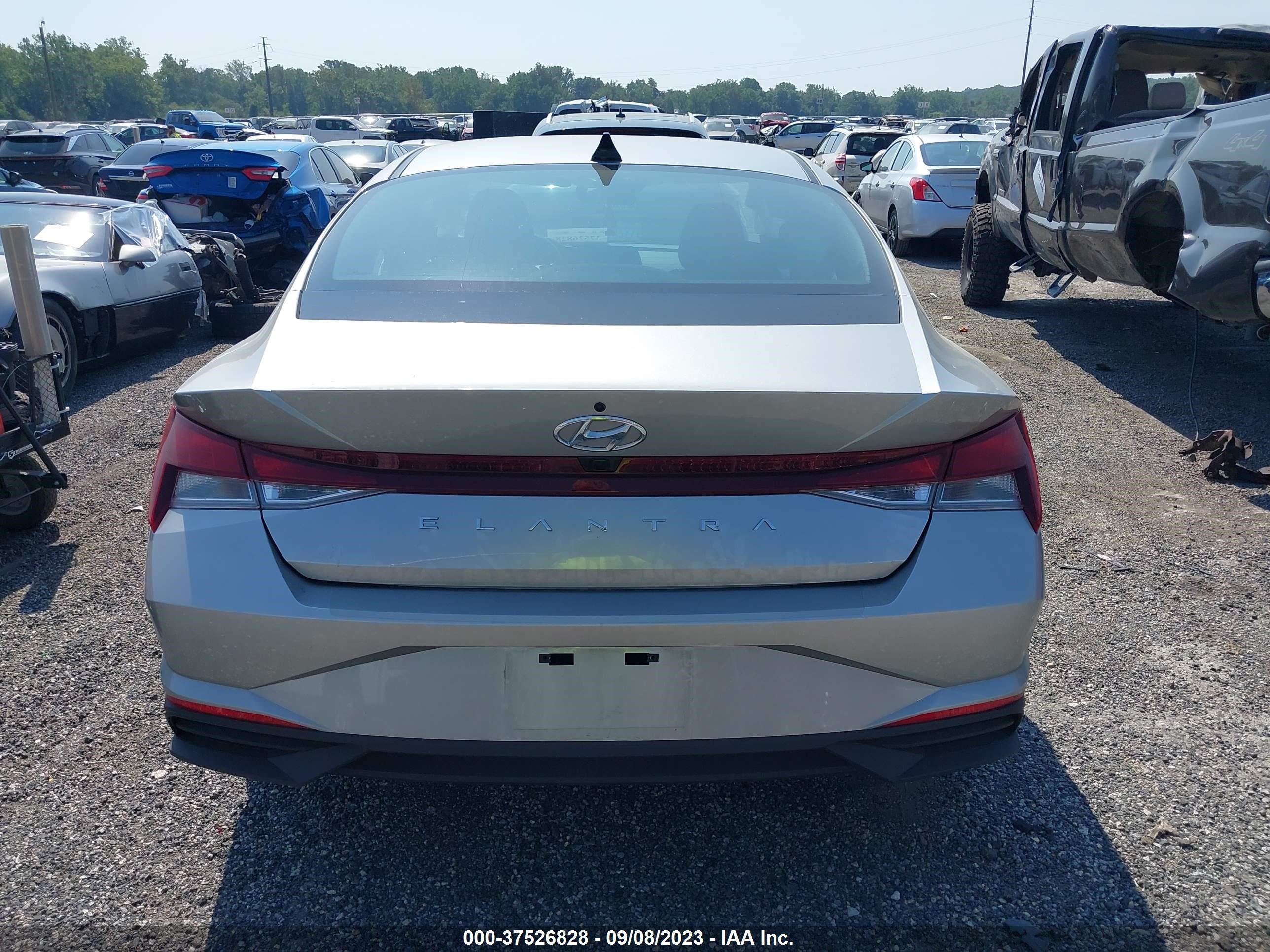 Photo 16 VIN: 5NPLM4AG8PH114300 - HYUNDAI ELANTRA 