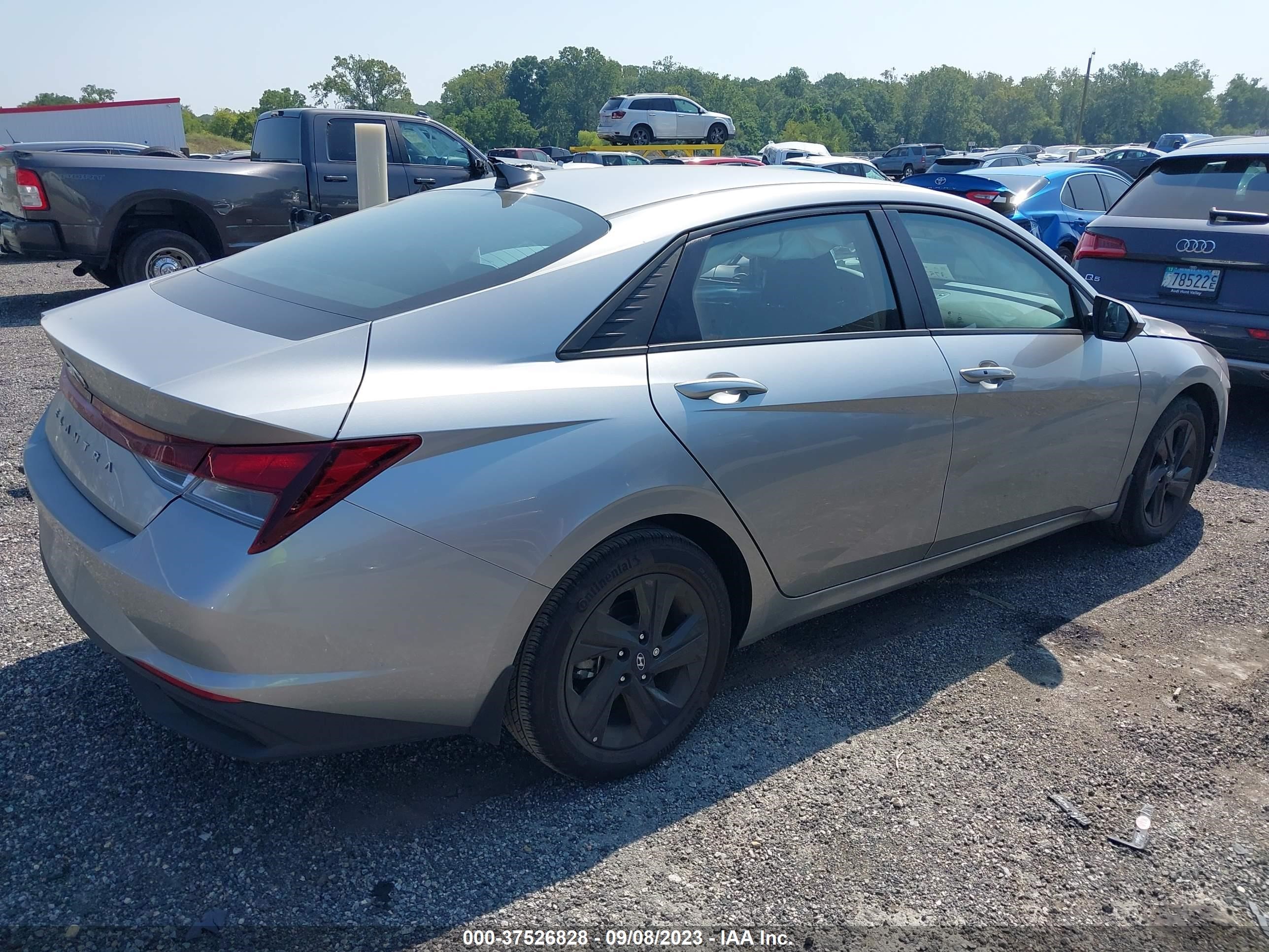 Photo 3 VIN: 5NPLM4AG8PH114300 - HYUNDAI ELANTRA 