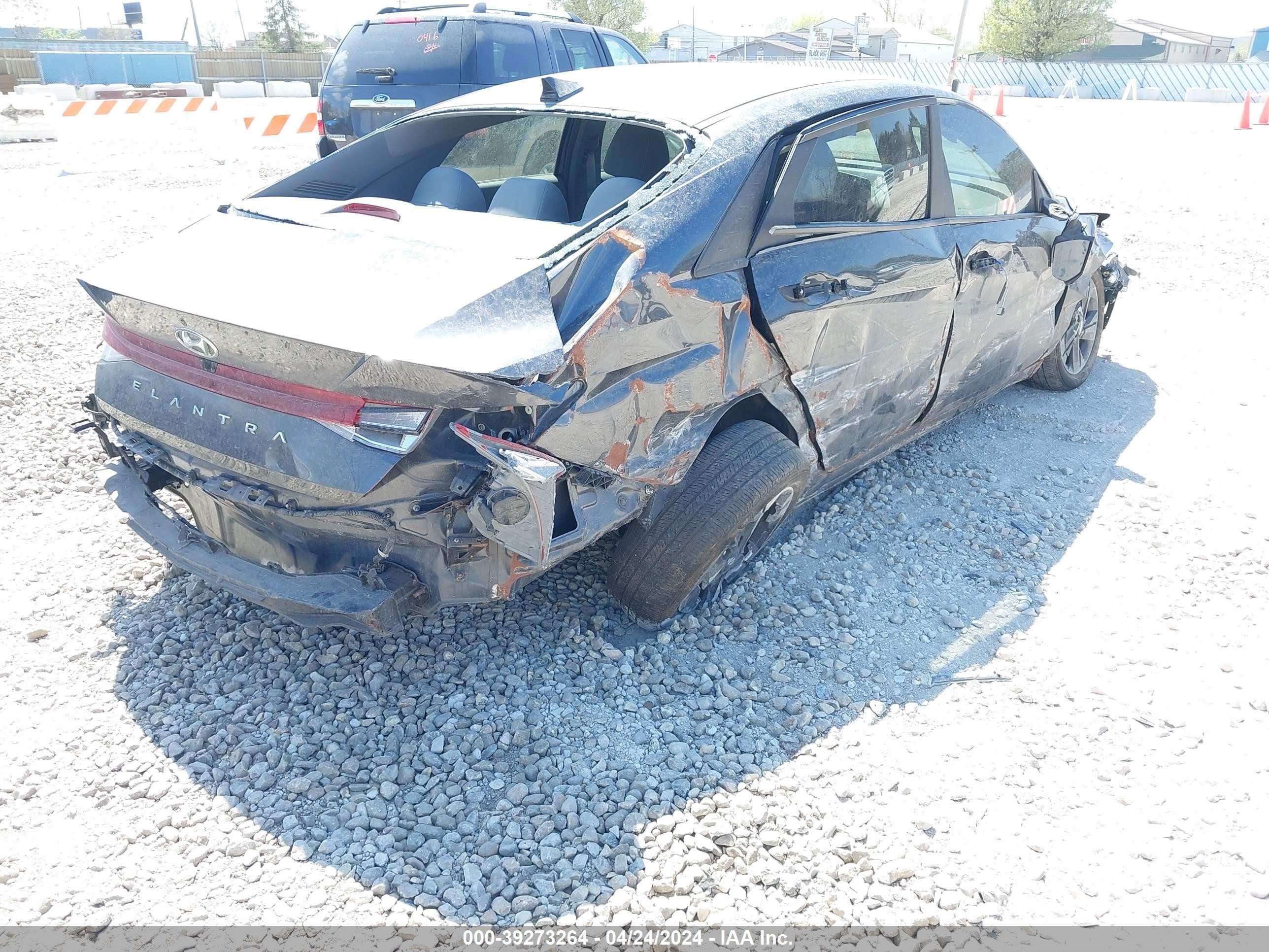 Photo 3 VIN: 5NPLM4AG9MH000270 - HYUNDAI ELANTRA 