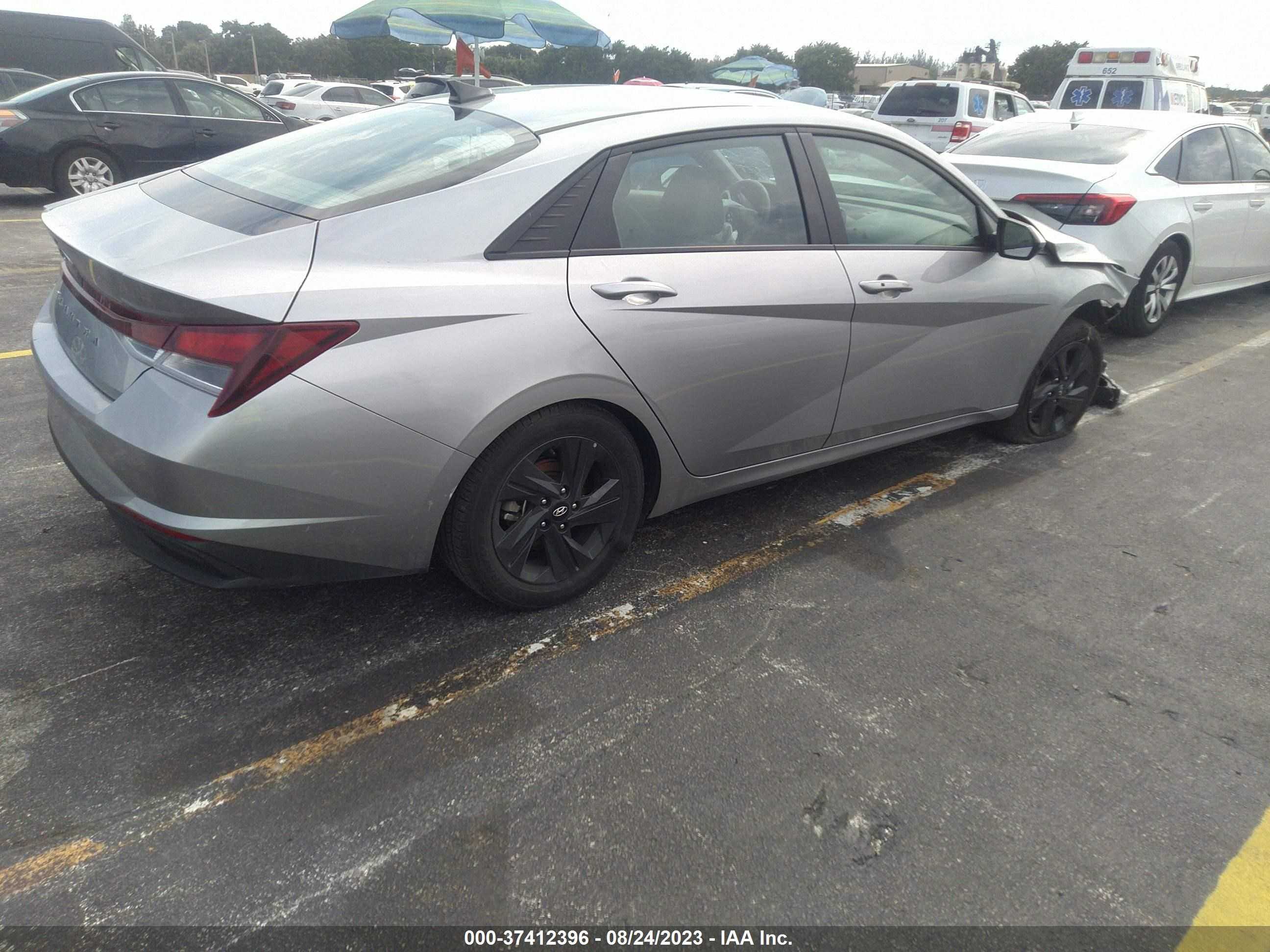 Photo 3 VIN: 5NPLM4AG9MH029641 - HYUNDAI ELANTRA 