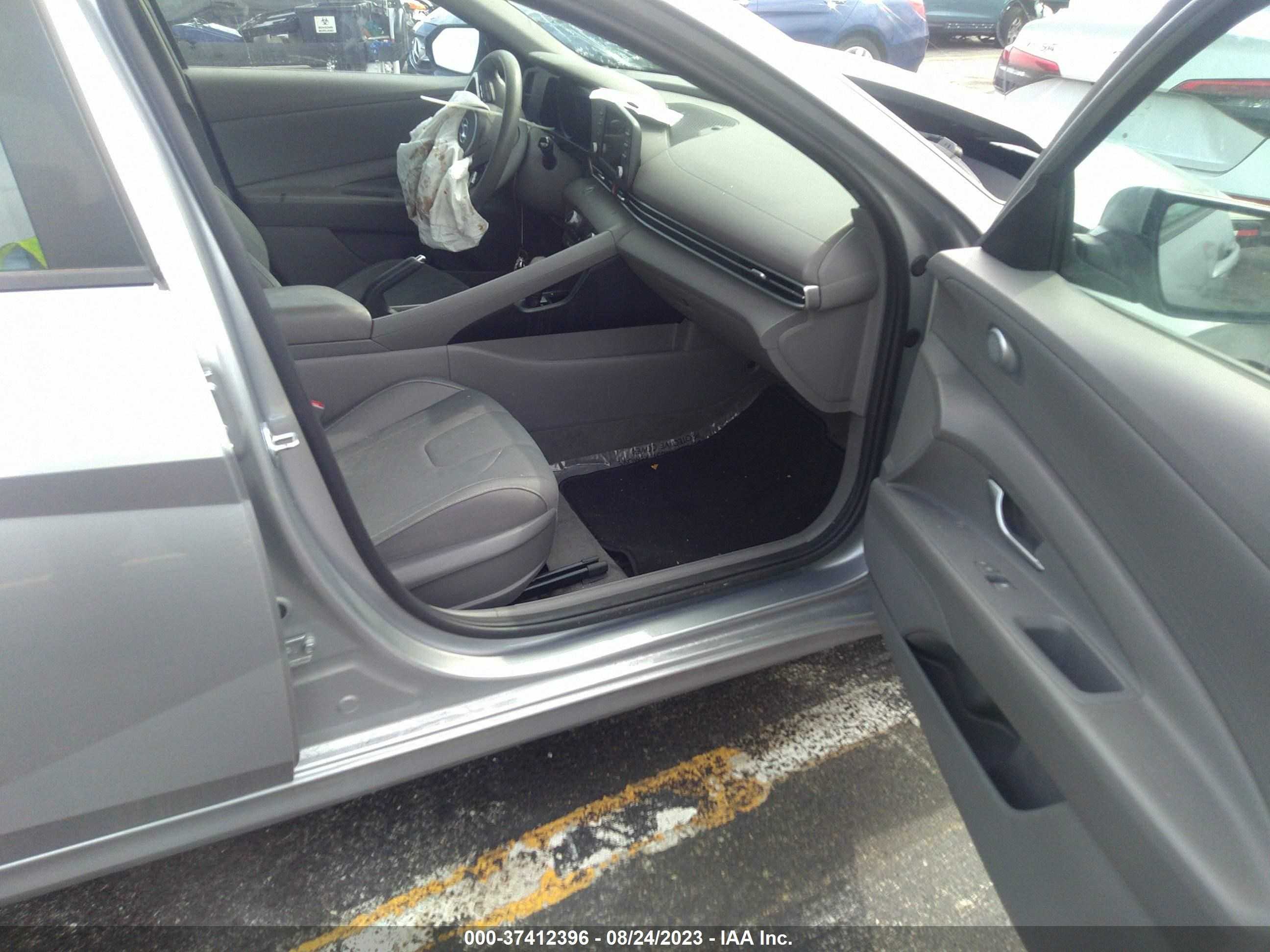 Photo 4 VIN: 5NPLM4AG9MH029641 - HYUNDAI ELANTRA 