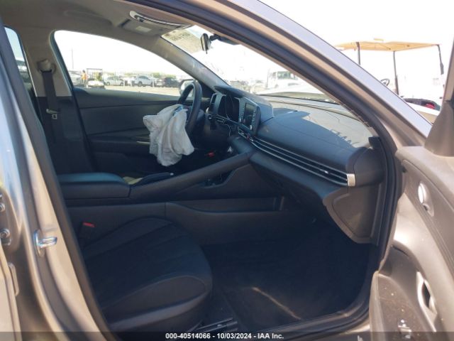 Photo 4 VIN: 5NPLM4AG9MH044477 - HYUNDAI ELANTRA 