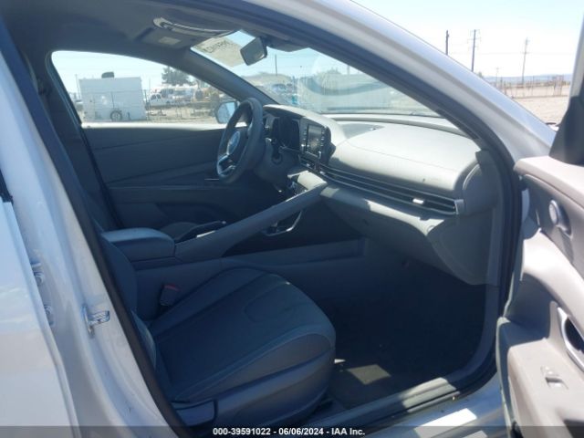 Photo 4 VIN: 5NPLM4AG9NH079036 - HYUNDAI ELANTRA 