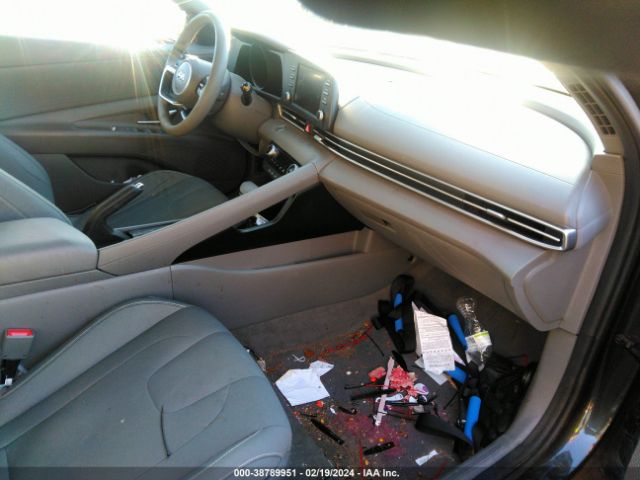 Photo 4 VIN: 5NPLM4AG9PH099015 - HYUNDAI ELANTRA 