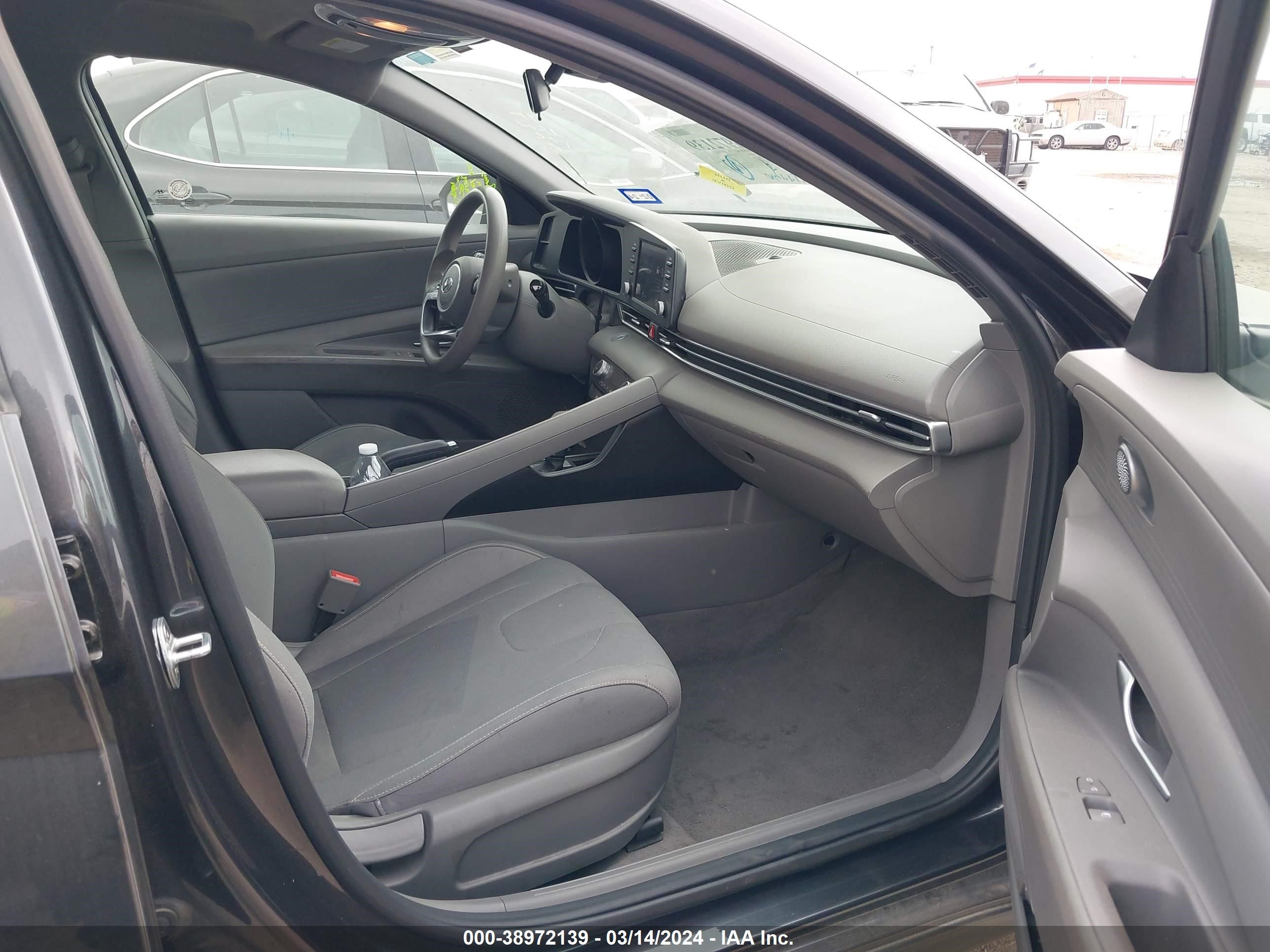 Photo 4 VIN: 5NPLM4AGXMH029213 - HYUNDAI ELANTRA 