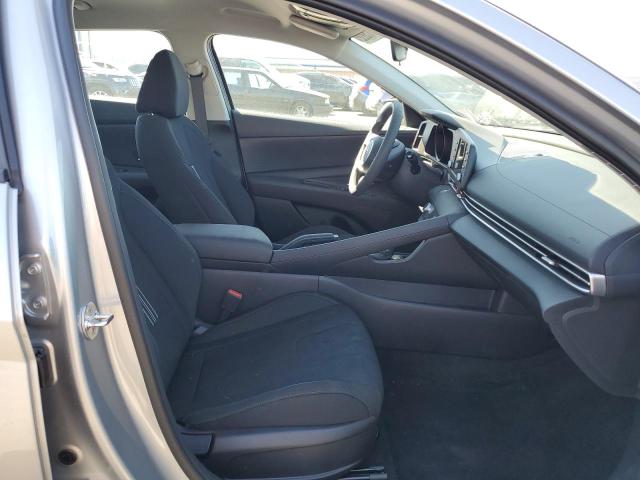 Photo 4 VIN: 5NPLM4AGXPH093840 - HYUNDAI ELANTRA SE 