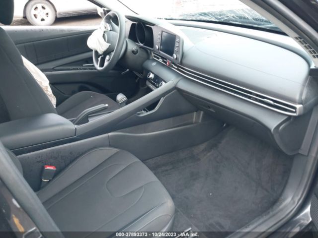 Photo 4 VIN: 5NPLM4AGXPH100320 - HYUNDAI ELANTRA 