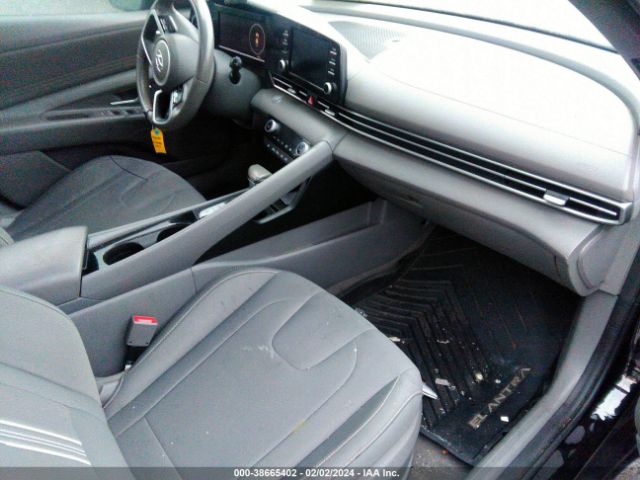 Photo 4 VIN: 5NPLN4AG7MH046077 - HYUNDAI ELANTRA 