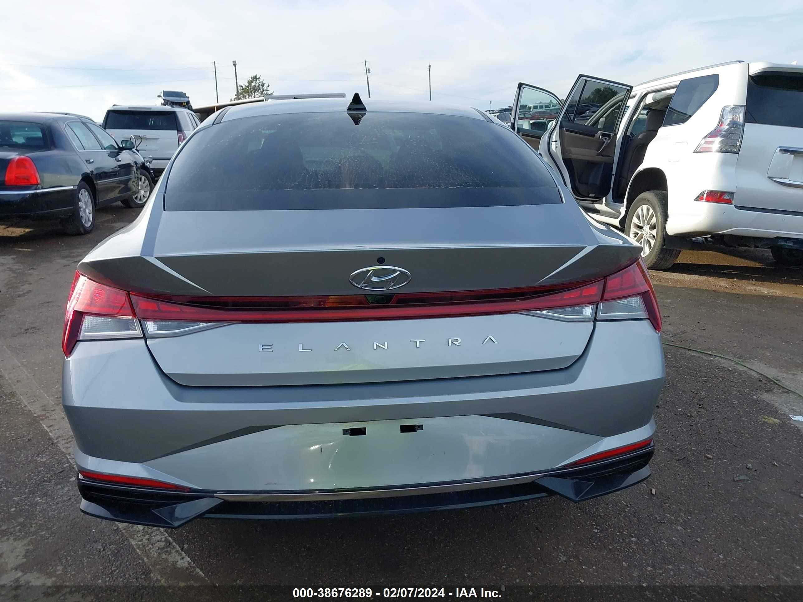 Photo 15 VIN: 5NPLN4AG9NH064193 - HYUNDAI ELANTRA 