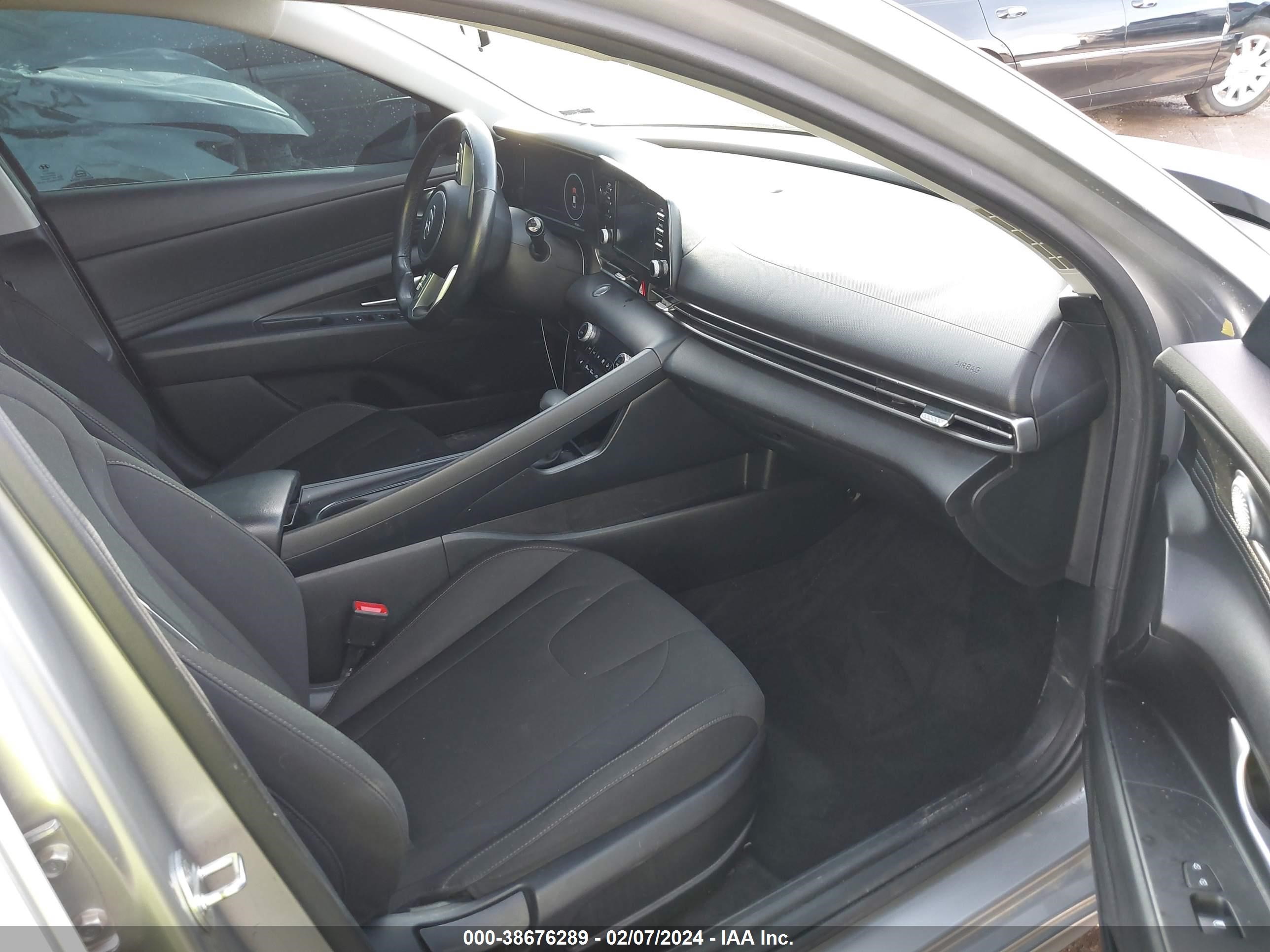 Photo 4 VIN: 5NPLN4AG9NH064193 - HYUNDAI ELANTRA 