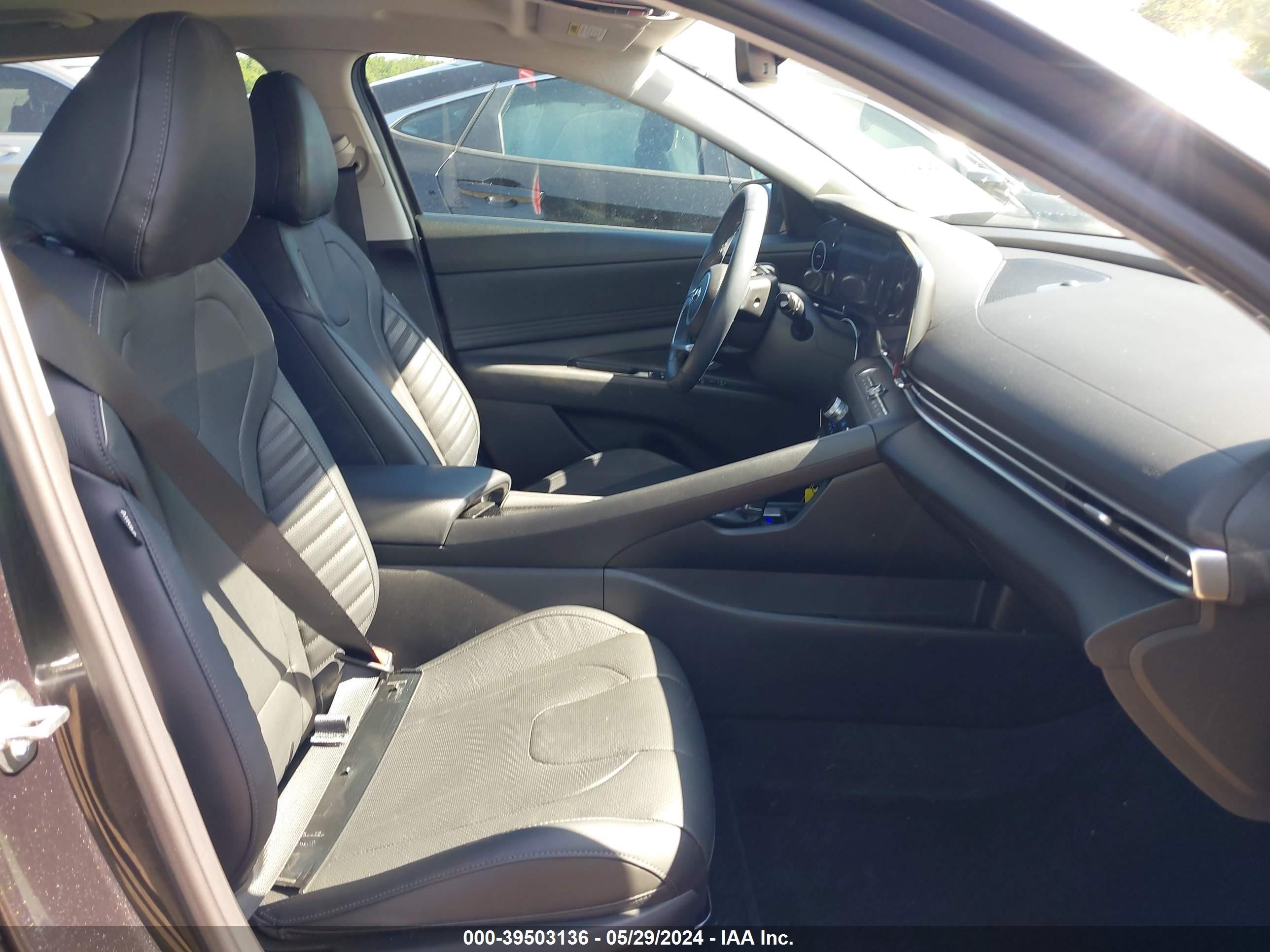 Photo 4 VIN: 5NPLP4AG0PH114203 - HYUNDAI ELANTRA 