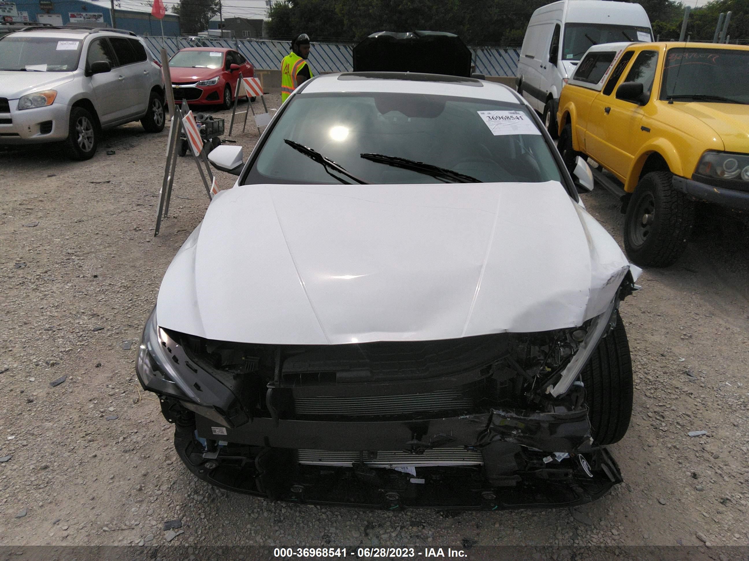 Photo 11 VIN: 5NPLP4AG9PH114832 - HYUNDAI ELANTRA 