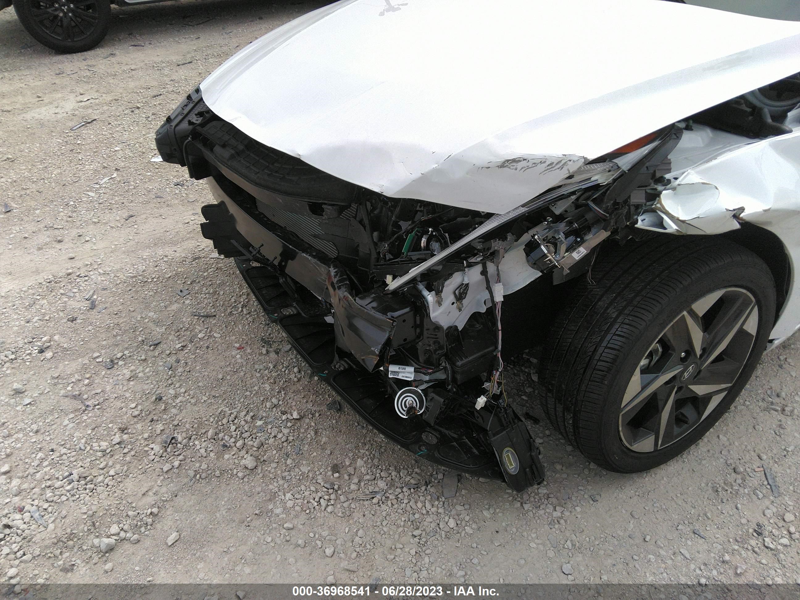 Photo 5 VIN: 5NPLP4AG9PH114832 - HYUNDAI ELANTRA 