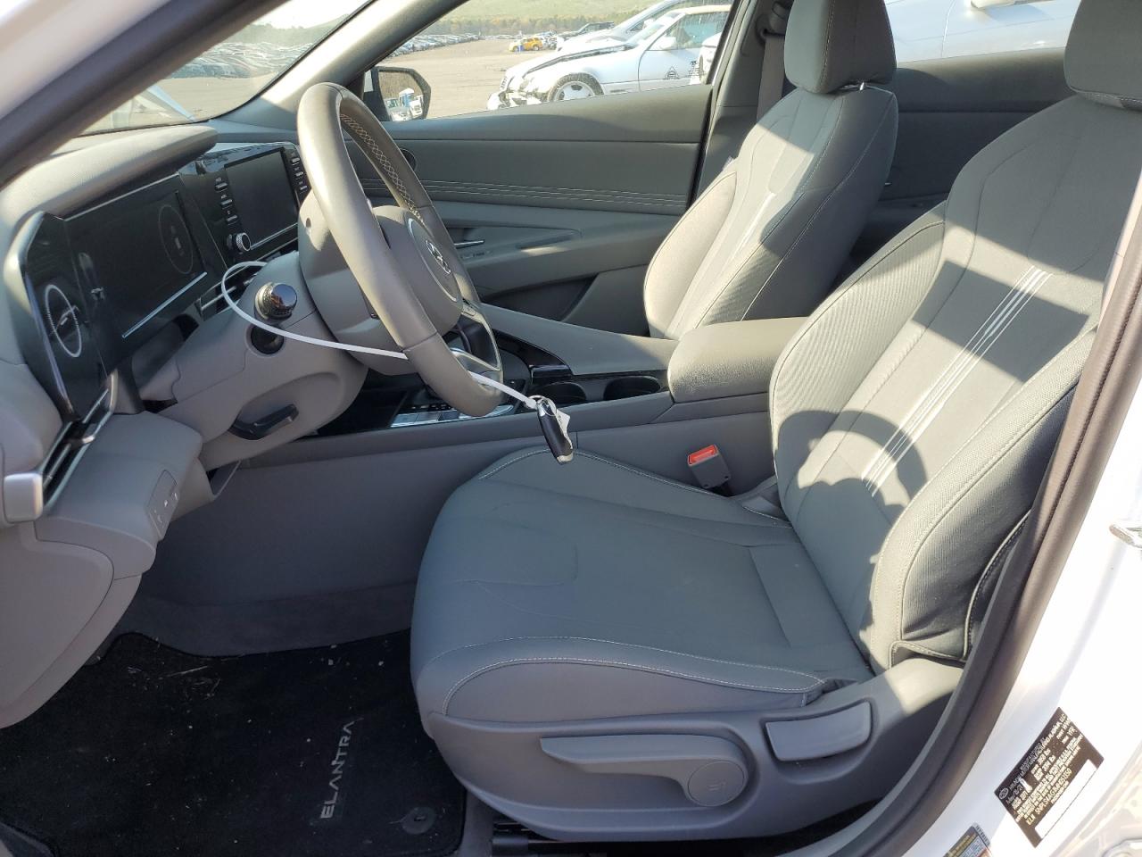 Photo 6 VIN: 5NPLS4AG1MH051350 - HYUNDAI ELANTRA 