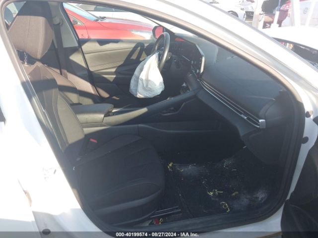 Photo 4 VIN: 5NPLS4AG1NH064620 - HYUNDAI ELANTRA 