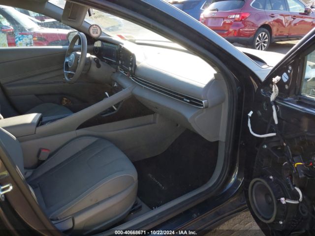 Photo 4 VIN: 5NPLS4AG1NH068943 - HYUNDAI ELANTRA 