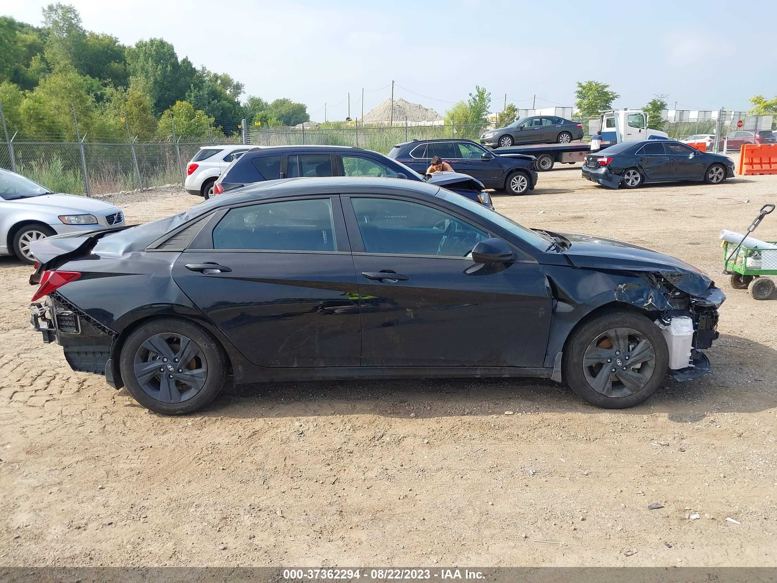 Photo 11 VIN: 5NPLS4AG2NH064464 - HYUNDAI ELANTRA 