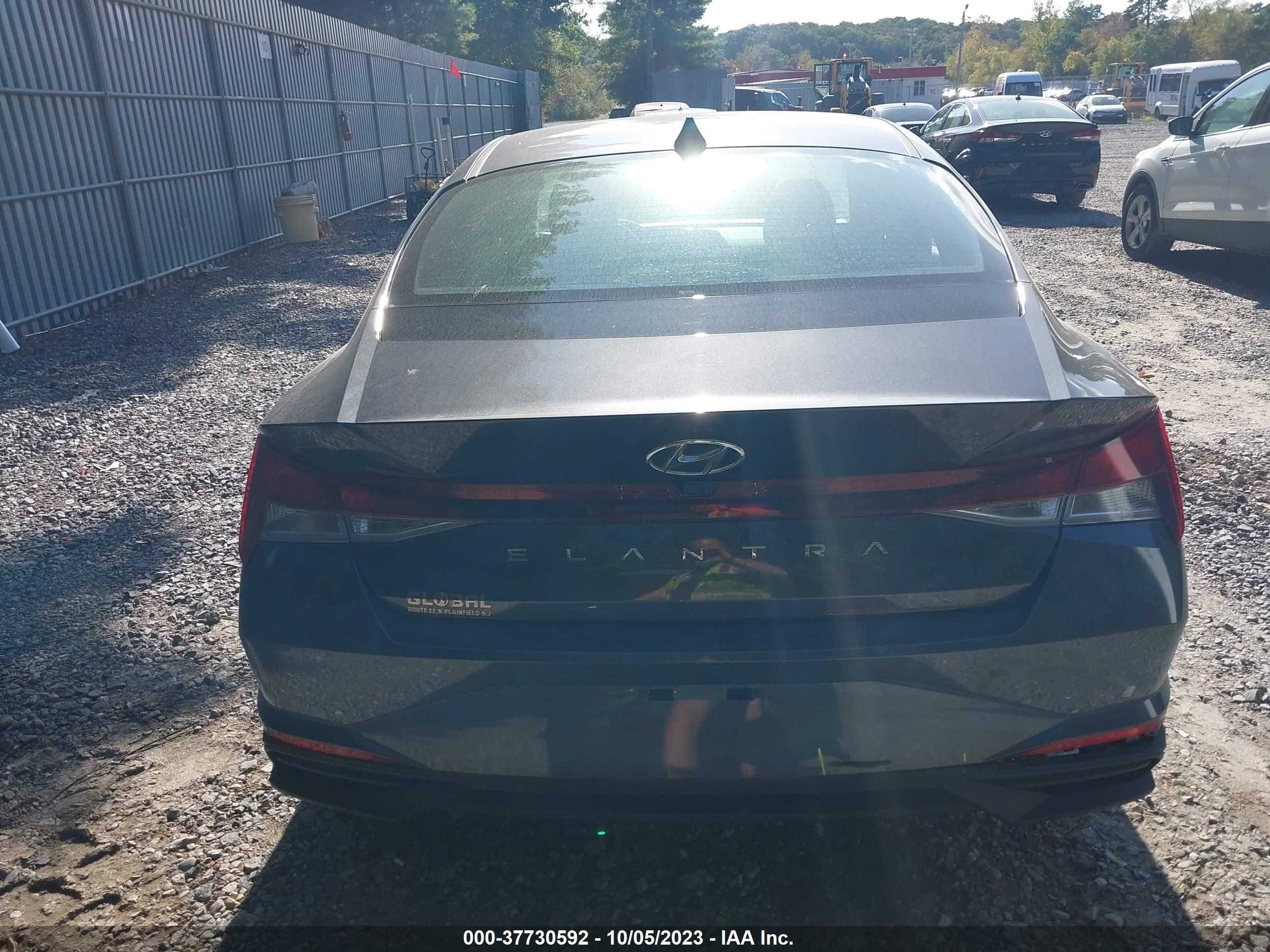 Photo 15 VIN: 5NPLS4AG2NH076484 - HYUNDAI ELANTRA 