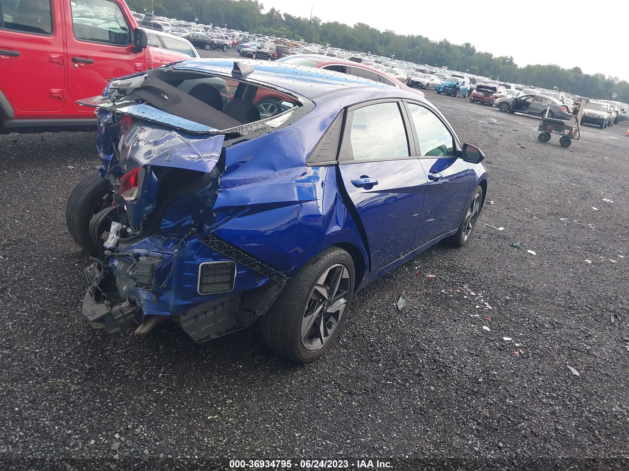 Photo 3 VIN: 5NPLS4AG2PH100298 - HYUNDAI ELANTRA 