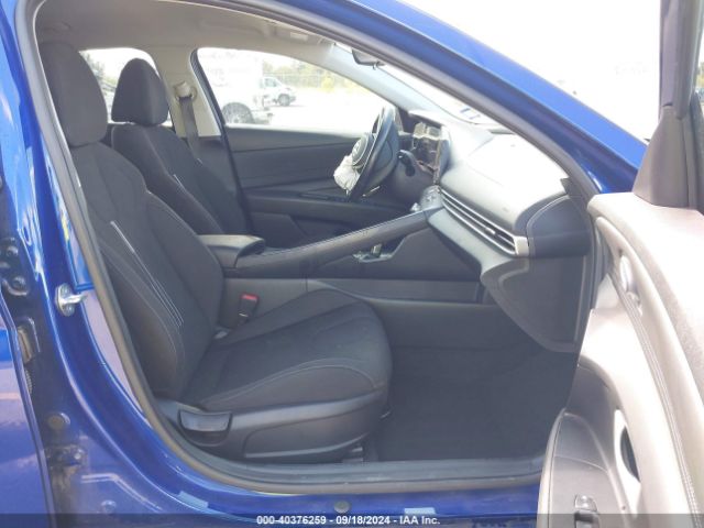 Photo 4 VIN: 5NPLS4AG2PH114671 - HYUNDAI ELANTRA 