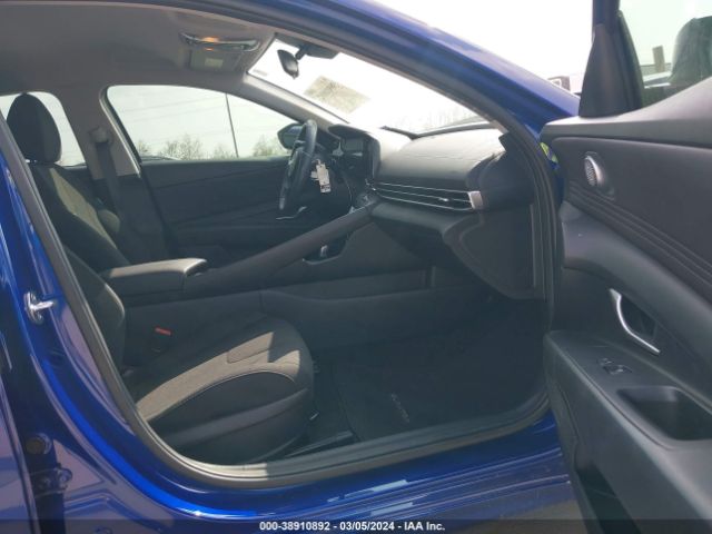 Photo 4 VIN: 5NPLS4AG3PH109060 - HYUNDAI ELANTRA 