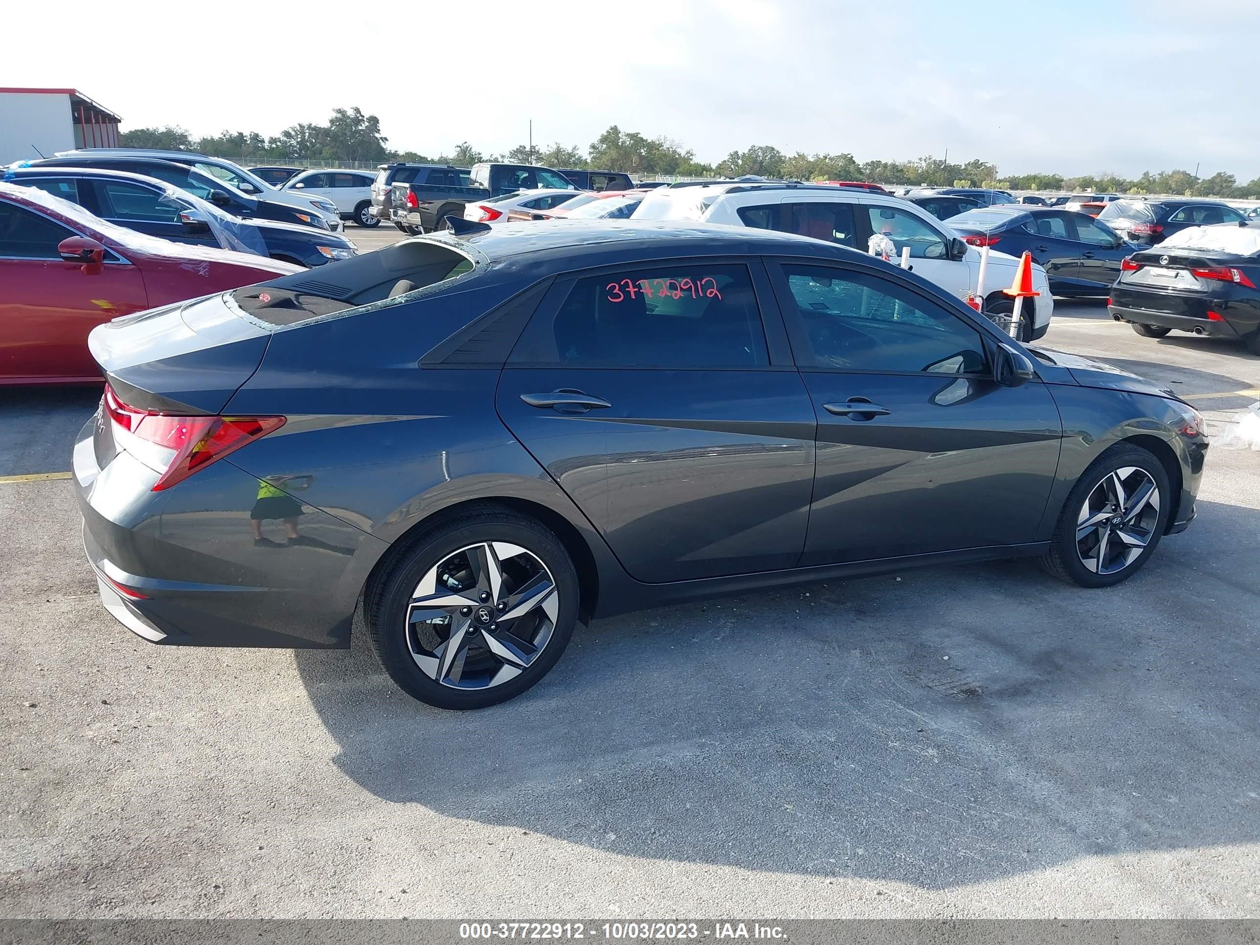 Photo 12 VIN: 5NPLS4AG3PH116879 - HYUNDAI ELANTRA 