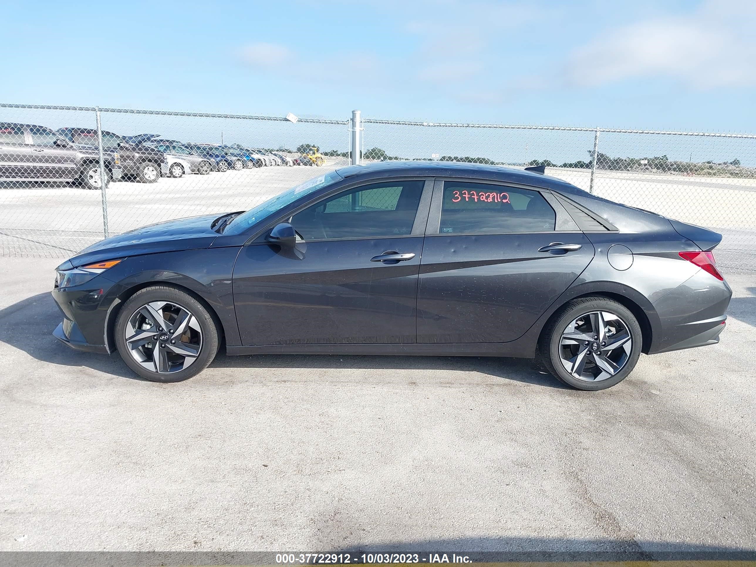 Photo 13 VIN: 5NPLS4AG3PH116879 - HYUNDAI ELANTRA 