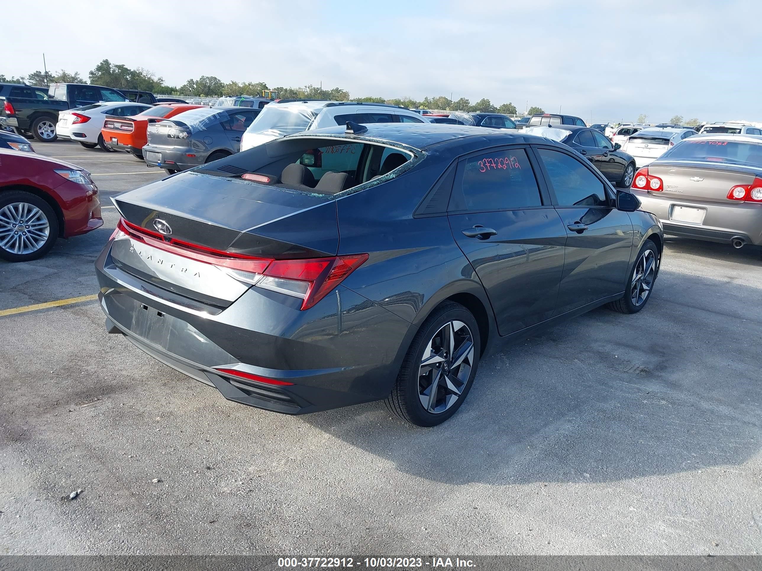 Photo 3 VIN: 5NPLS4AG3PH116879 - HYUNDAI ELANTRA 