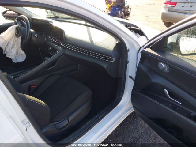 Photo 4 VIN: 5NPLS4AG4PH093418 - HYUNDAI ELANTRA 