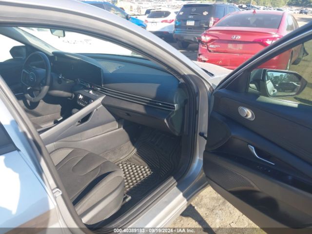 Photo 4 VIN: 5NPLS4AG5PH099230 - HYUNDAI ELANTRA 