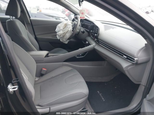 Photo 4 VIN: 5NPLS4AG6NH077220 - HYUNDAI ELANTRA 