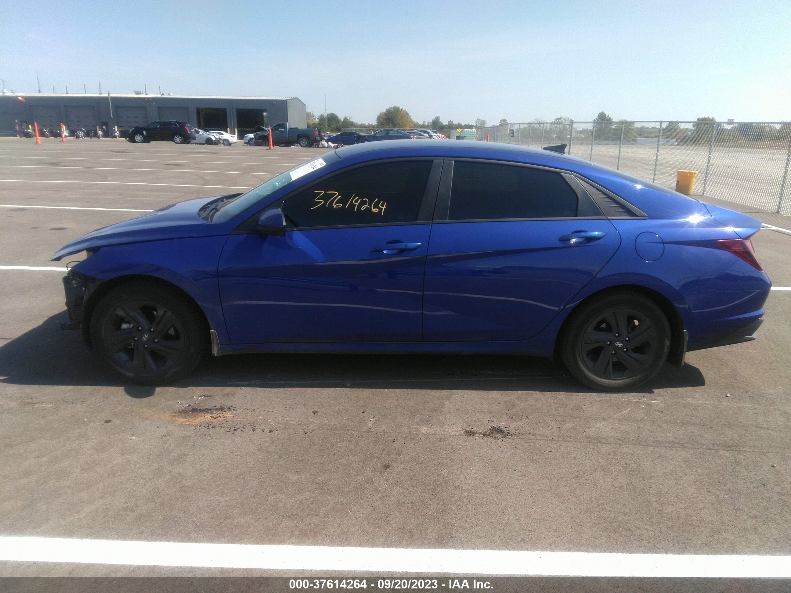 Photo 13 VIN: 5NPLS4AG6NH081039 - HYUNDAI ELANTRA 