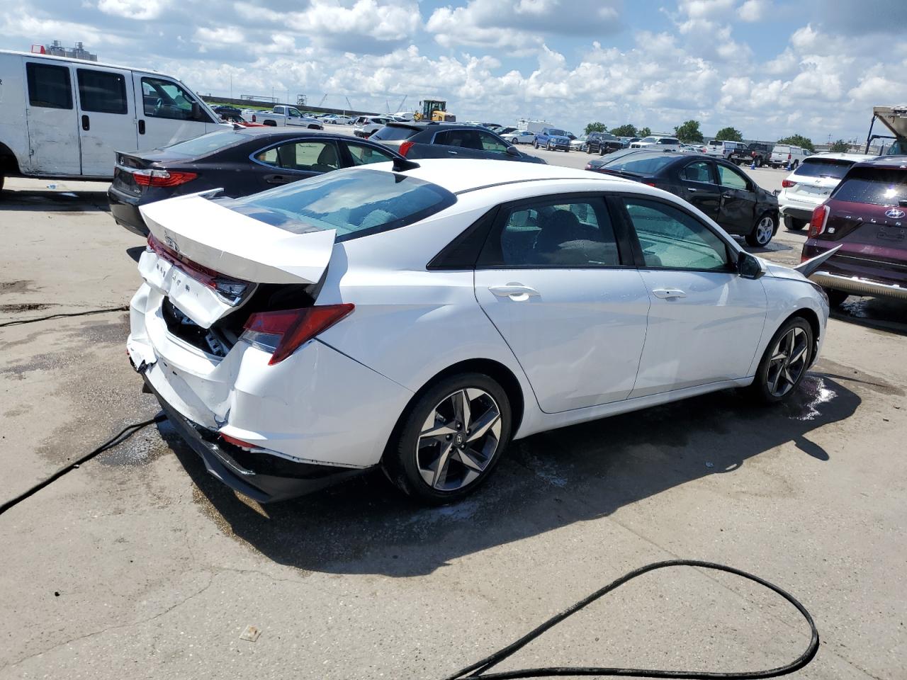 Photo 2 VIN: 5NPLS4AG6PH107366 - HYUNDAI ELANTRA 