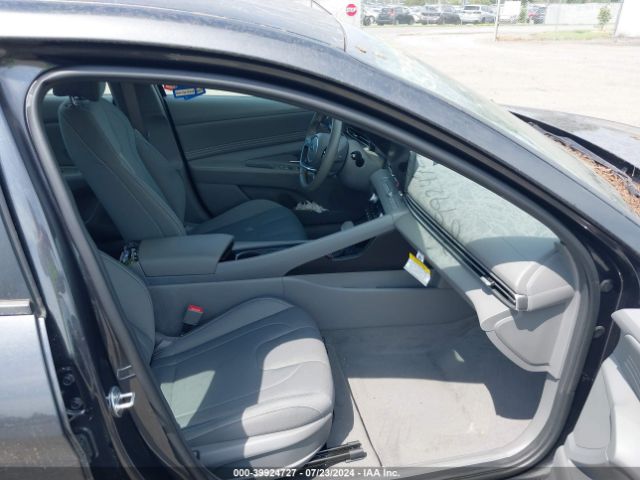 Photo 4 VIN: 5NPLS4AG7PH102791 - HYUNDAI ELANTRA 