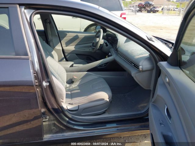 Photo 4 VIN: 5NPLS4AG7PH108798 - HYUNDAI ELANTRA 