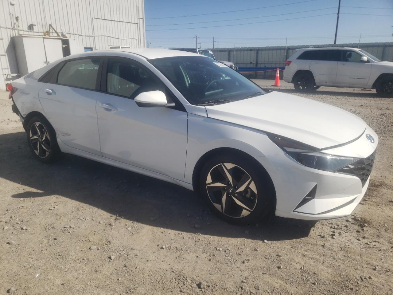 Photo 3 VIN: 5NPLS4AG7PH113533 - HYUNDAI ELANTRA 