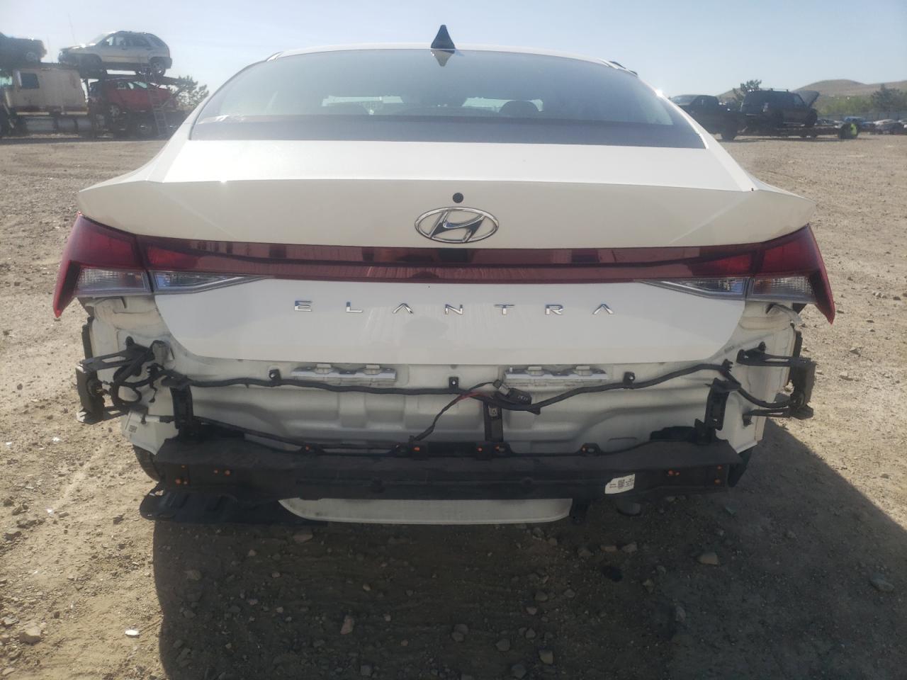 Photo 5 VIN: 5NPLS4AG7PH113533 - HYUNDAI ELANTRA 