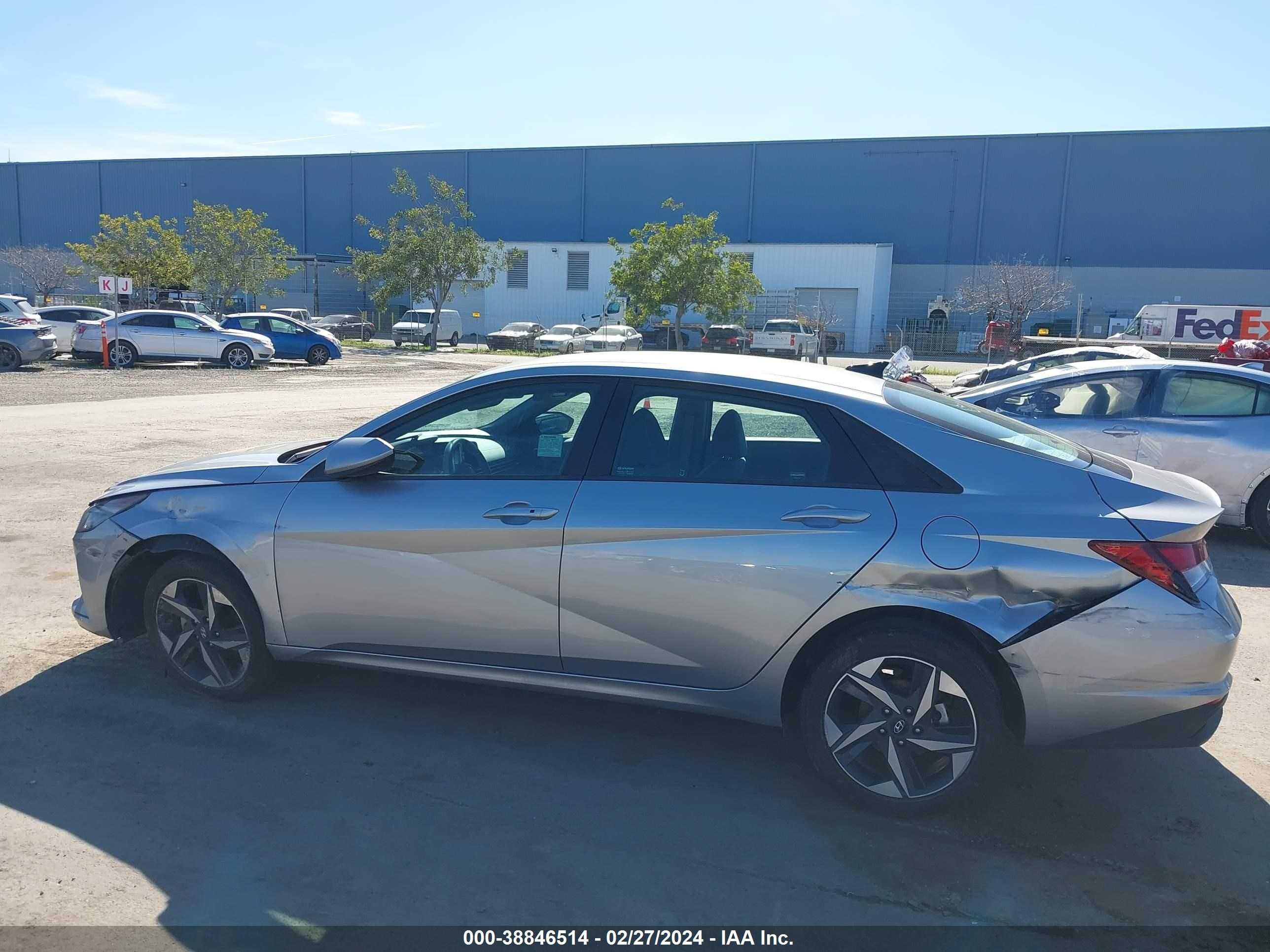 Photo 13 VIN: 5NPLS4AG8PH096662 - HYUNDAI ELANTRA 