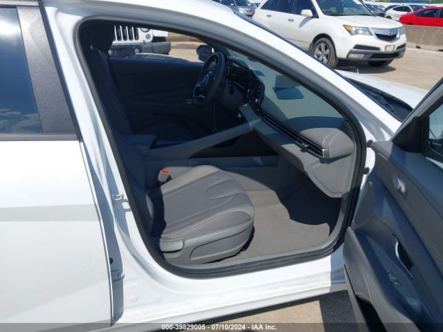 Photo 4 VIN: 5NPLS4AG9NH071122 - HYUNDAI ELANTRA 